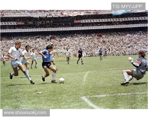 足球五大球星效力的顶级俱乐部和他们的传奇足迹解析