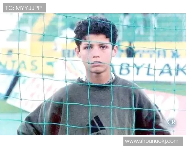 足球天王C罗：从天才少年到全球超级球星的传奇之路