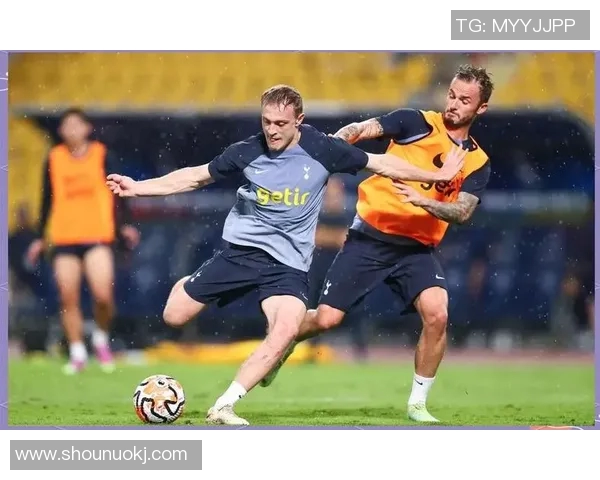 足球巨星挑战室内足球新风潮 球场内外的精彩对决与突破